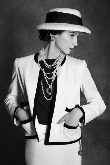 spaccio chanel vestiti|Coco Chanel: Gli Abiti Iconici che Hanno Rivoluzionato la Moda.